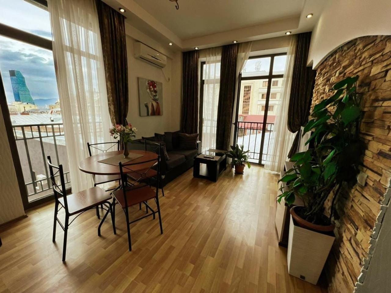 Cozy Apartment In The City Center Mtatsminda Tbilisi Ngoại thất bức ảnh