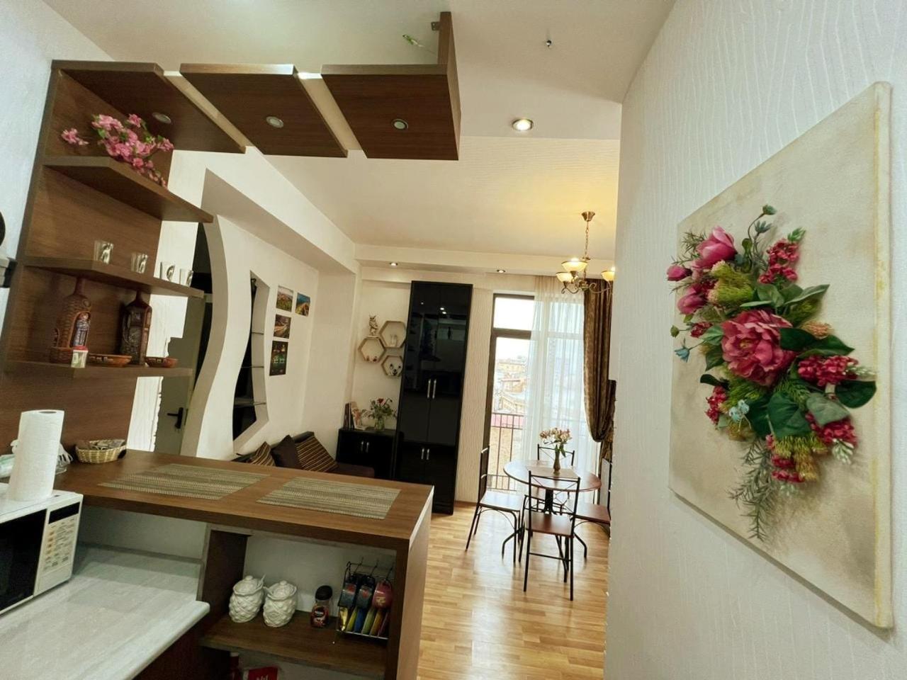 Cozy Apartment In The City Center Mtatsminda Tbilisi Ngoại thất bức ảnh