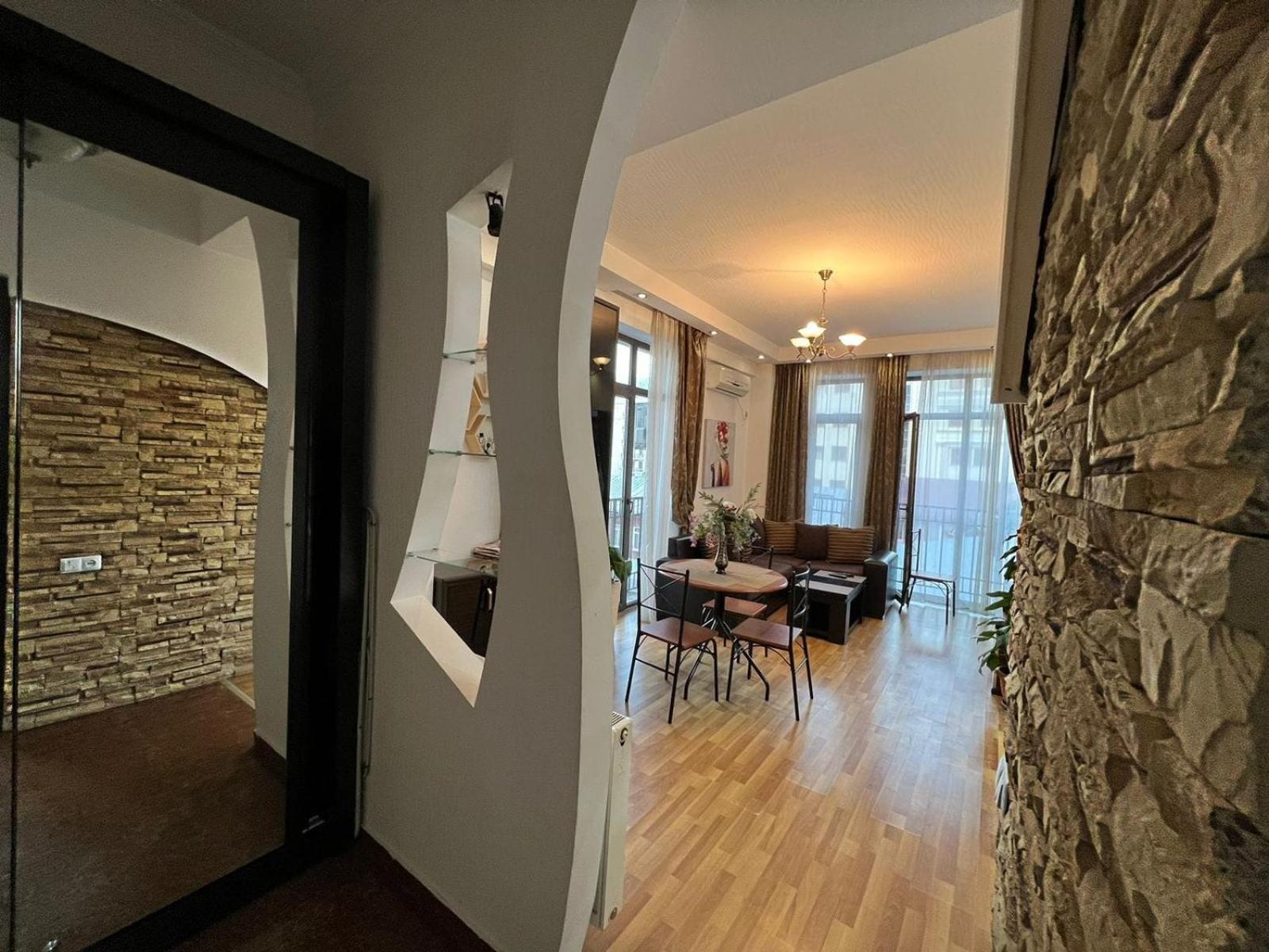 Cozy Apartment In The City Center Mtatsminda Tbilisi Ngoại thất bức ảnh