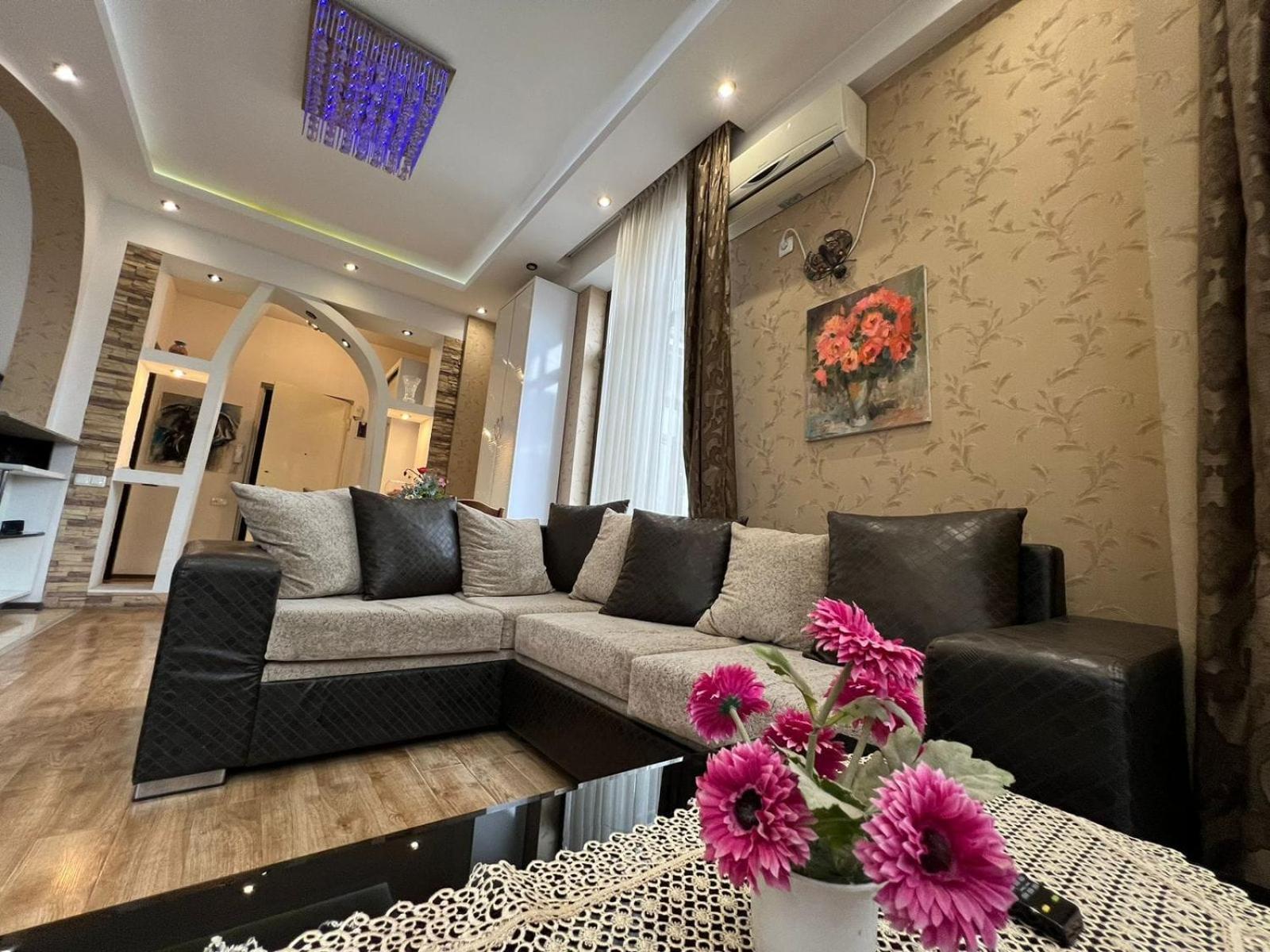 Cozy Apartment In The City Center Mtatsminda Tbilisi Ngoại thất bức ảnh