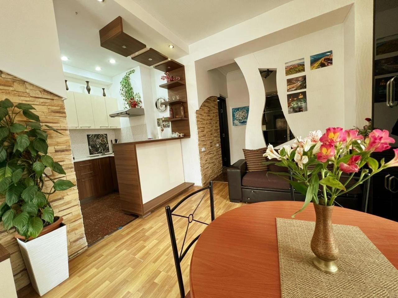Cozy Apartment In The City Center Mtatsminda Tbilisi Ngoại thất bức ảnh