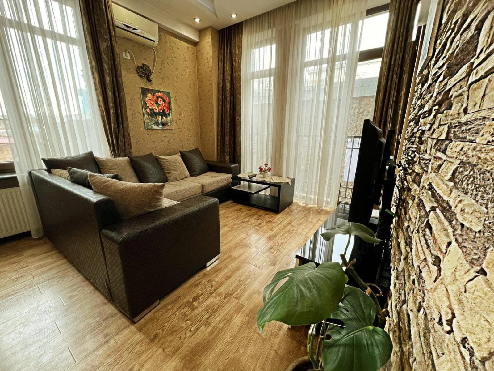 Cozy Apartment In The City Center Mtatsminda Tbilisi Ngoại thất bức ảnh