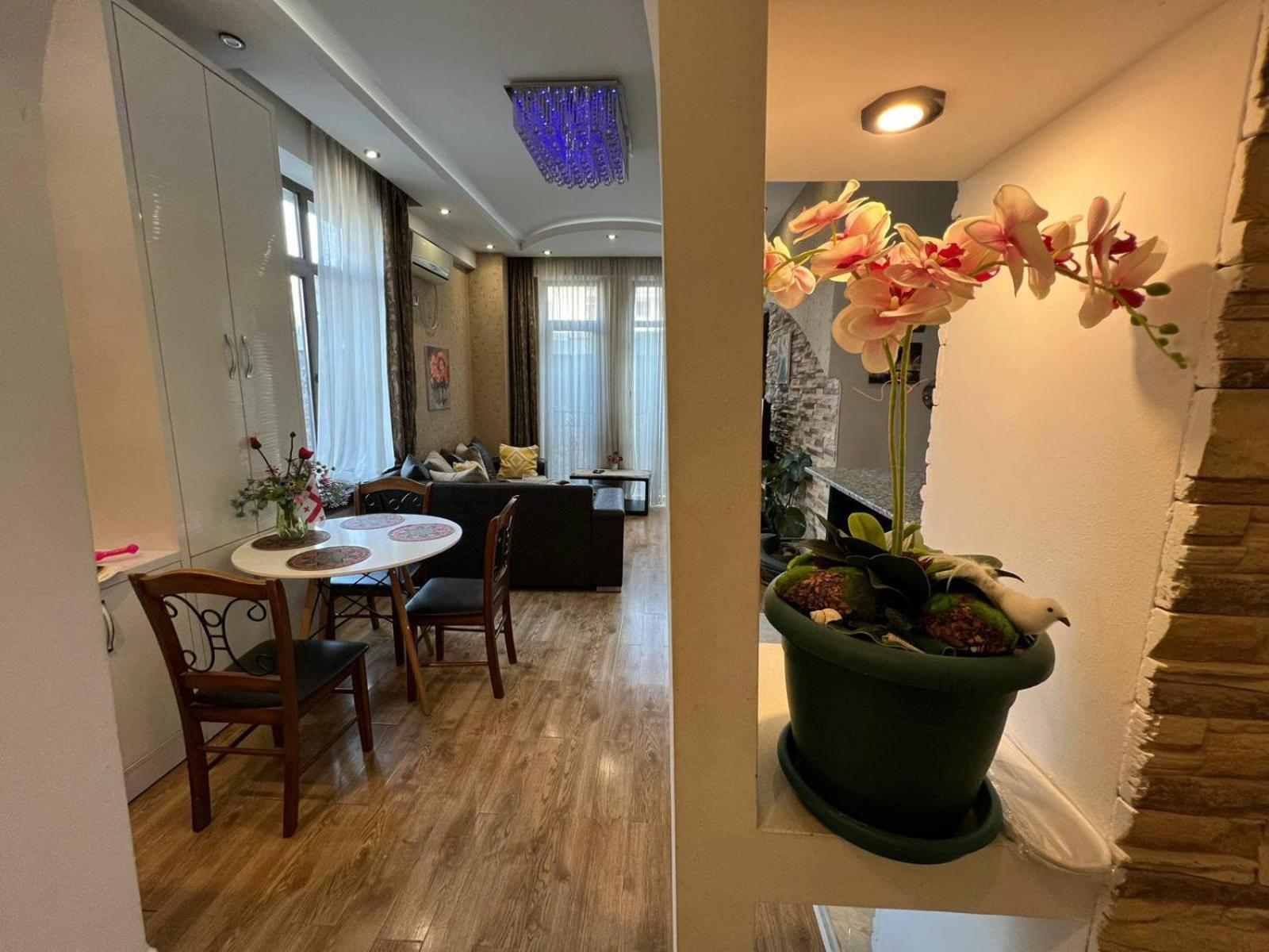 Cozy Apartment In The City Center Mtatsminda Tbilisi Ngoại thất bức ảnh