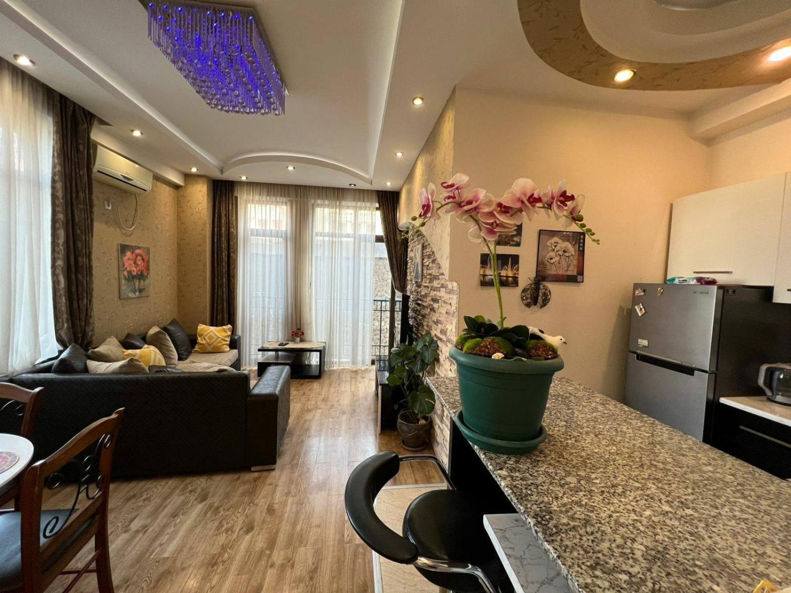 Cozy Apartment In The City Center Mtatsminda Tbilisi Ngoại thất bức ảnh