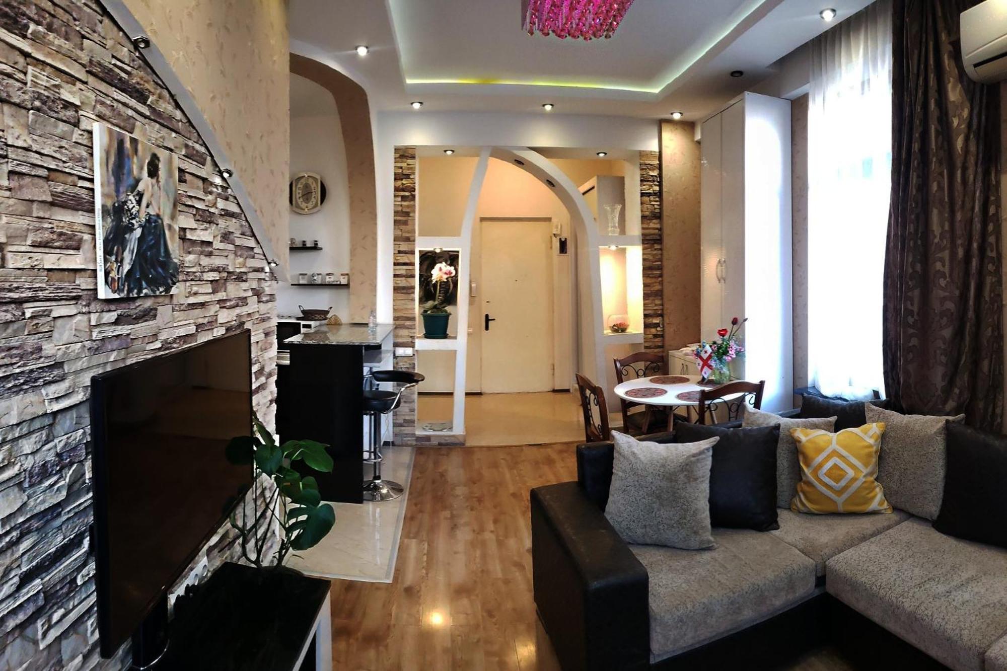Cozy Apartment In The City Center Mtatsminda Tbilisi Ngoại thất bức ảnh
